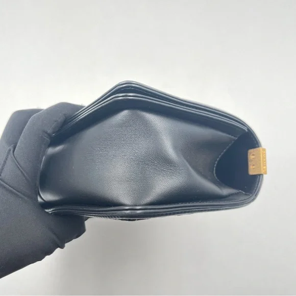 CHANEL Boy CHANEL Medium Flap Bag Black Quilted Lambskin - Picture 9 of 16